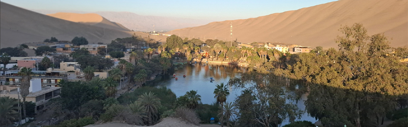 Vista de Huacachina desde la duna