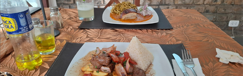 Nuestra comida en Huacachina