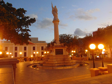 Plaza Coln de noche