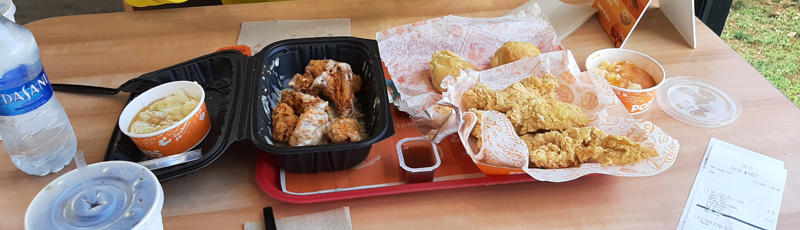 Nuestra comida en Popeye's