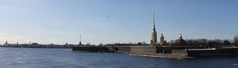 Fortaleza de Pedro y Pablo desde el rio Neva