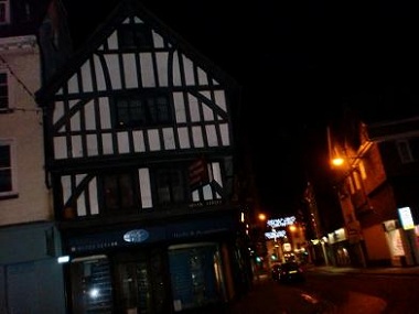 Paseando por Salisbury de noche