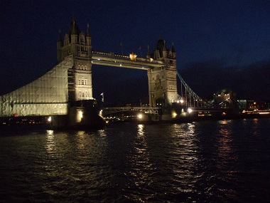 Puente de Londres de noche