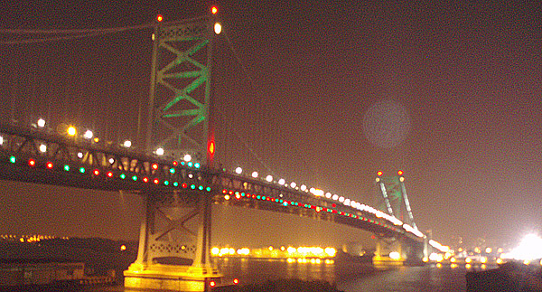 Puente Benjamin Franklin de noche