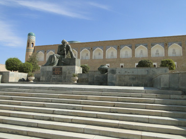 Statue of Al-Juarismi