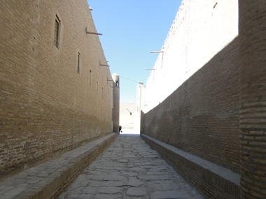 Calle de la entrada al Palacio Tash Havli