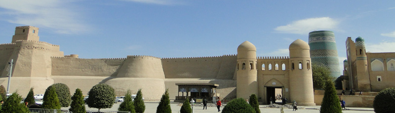 Puerta Oeste y muralla de Khiva