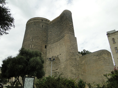 Torre de la Doncella en la Ciudad vieja de Bak