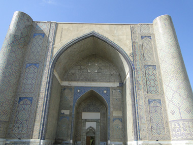 Puerta a la Mezquita de Bibikhanum