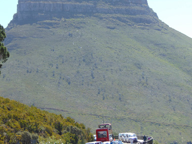 City Bus marchndose de Table Mountain